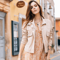 Blouson bomber coupe courte beige en matière suédine