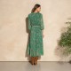 Robe longue imprimé bohème chic sur fond vert