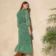 Robe longue imprimé bohème chic sur fond vert