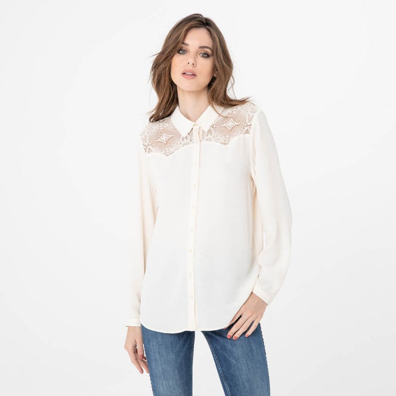 Chemise coloris crème en crêpe de viscose durable avec empiècement dentelle