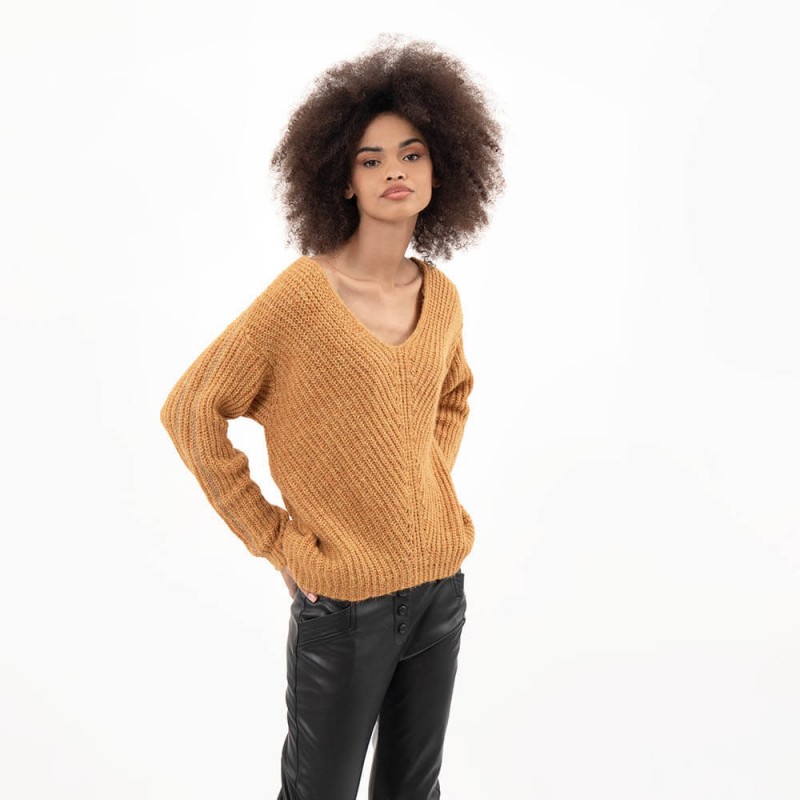 Pull ample coloris ocre avec bande fantaisie lurex